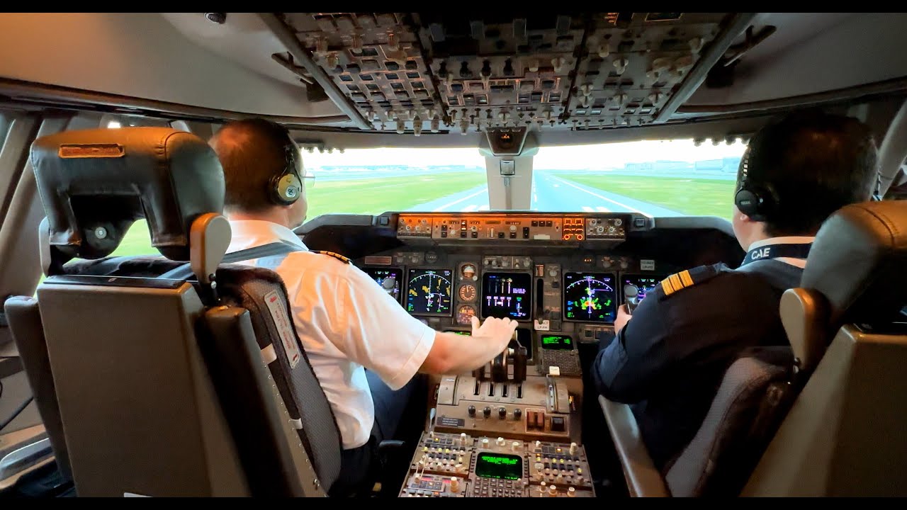 BOEING 747-400 COCKPIT VIEW to FRANKFURT | Pre-Flight, STRONG Wind TAKEOFF From ISTANBUL #boeing747