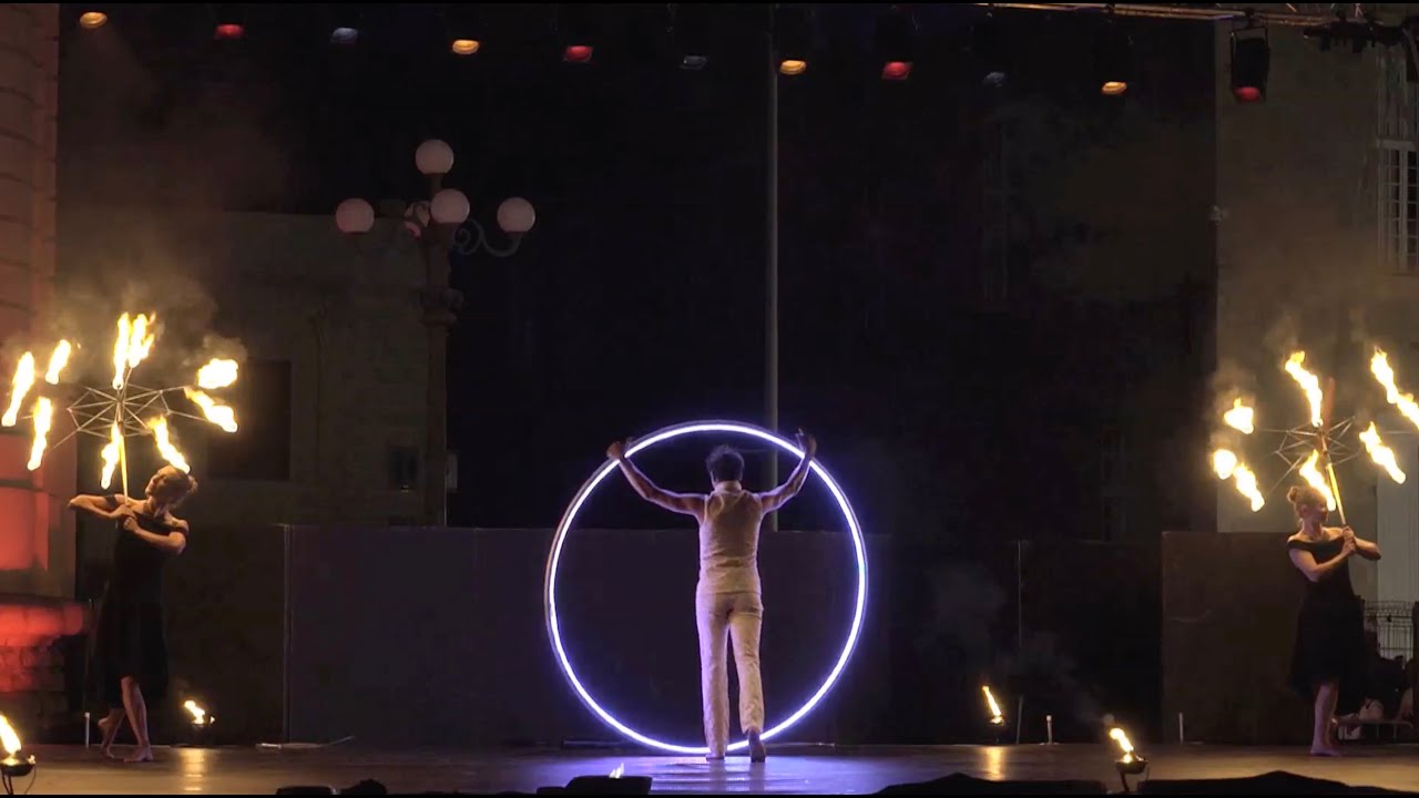 FIREFLY | Spectacle de Feu et Lumière / Fire & LED Circus Show - YouTube