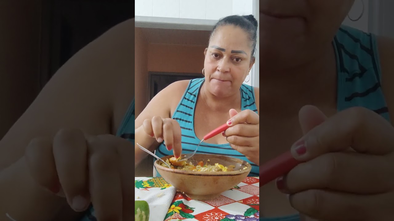 olha só a minha jantinha de hoje miojo com tudo dentro 👸🌶️