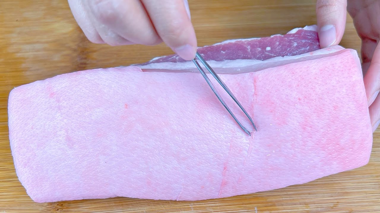 豬毛不用火烤,不用鑷子拔,飯店大廚教我一招,一根豬毛都看不見 , Plucking pig hair ,猪毛 - YouTube