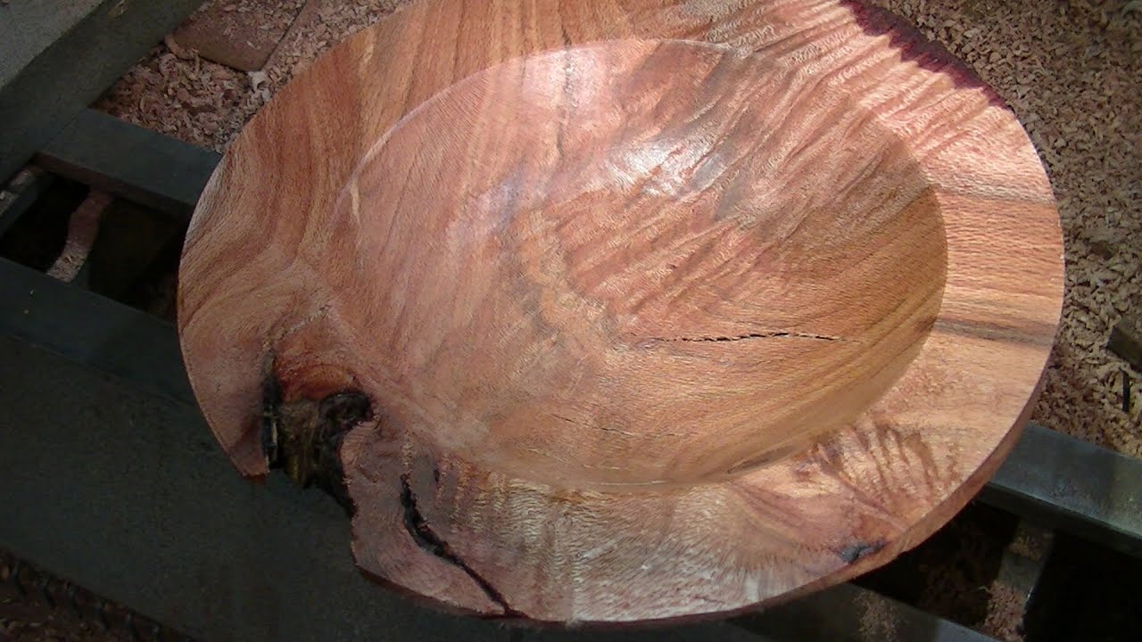 Turning a rustic Banksia fruit bowl 