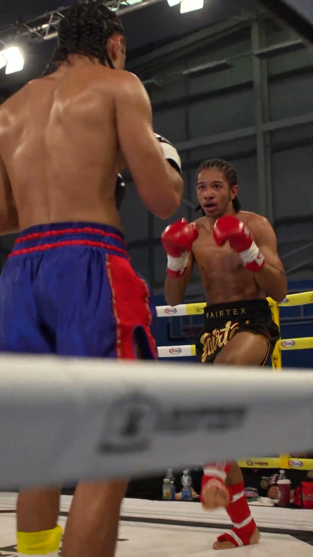 Teon Da Costa Defoe and Dan Abrahams put on a magnificent Muay Thai fight on LeapFrog Fight Night 2