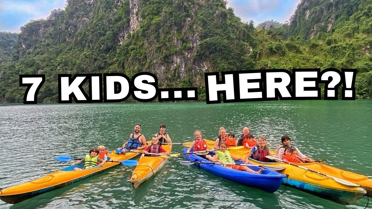 Залив Халонг с 7 детьми | Каяки, обезьяны, дождь и плавучая деревня