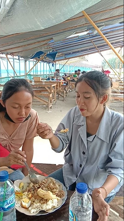 makan bareng cewek warung