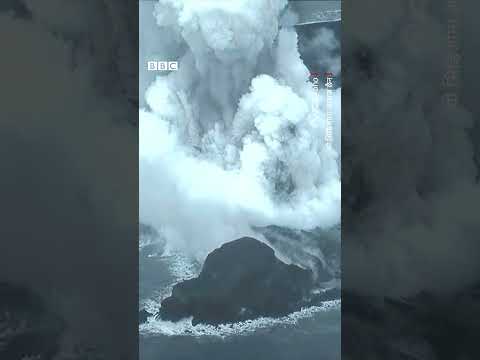 Japan volcano: ज्वालामुखी विस्फोटन हुँदायसरी चट्टान उछिट्टियो- BBC News Nepali