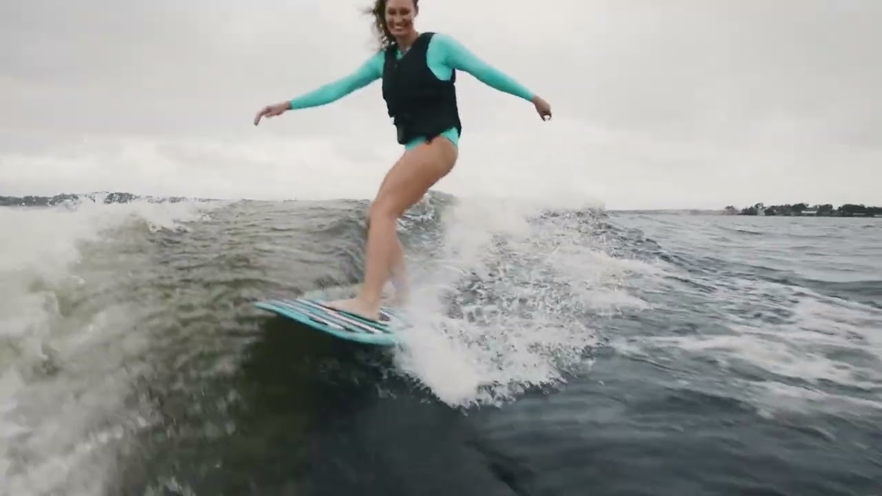 Explore the SDX 270 Surf | Sea Ray US
