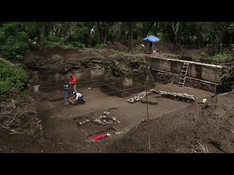 Arqueólogos del INAH exploran los restos de una aldea teotihuacana de mil 700 años, en Coyoacán