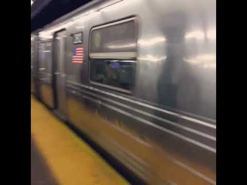 R68 #2812 (G) leaving + R68 #2768-#2769 (G) arriving at Bedford - Nostrand Avenues