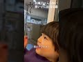 お風呂に入らない悪い子に近寄る猫