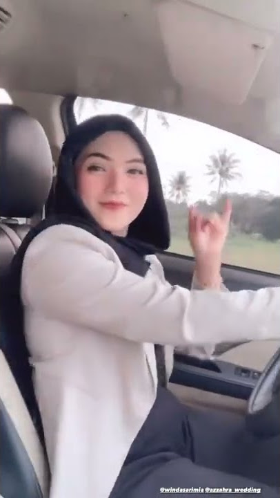 Cewek Cantik Kentut di Mobil Bareng Teman Teman nya