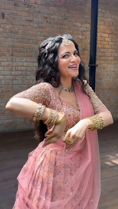 Vijay tv anchor DD latest dance for Uyi amma song#ddneelakandan#uyiamma#shorts#viralvideo#trending