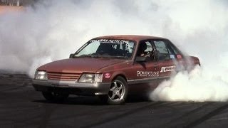 Burnout commodore with Diff fail at Madaz Burnouts