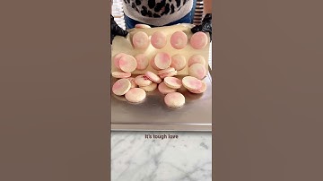 How to tell your macarons are perfectly baked!