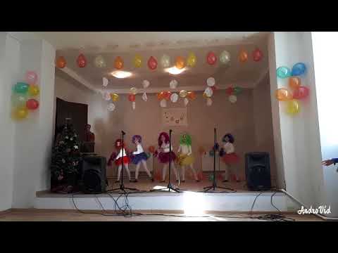 პატარებმა, ქედქედის საჯარო სკოლის ახალი წლის ღონისძიებაზე, უცხოური და ნაციონალური ცეკვები შეასრულეს