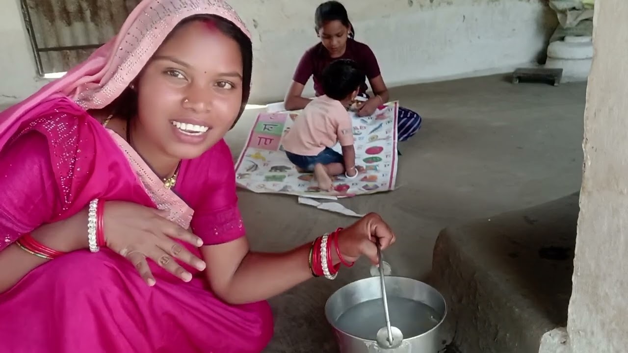 चावल ल पिसवाय ब चावल धोवत हव 😀😀😀