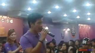 150405 [Fancam] หวั่นไหว & คนใจง่าย - ไมค์ MH2011 @ งานกาชาด 2558