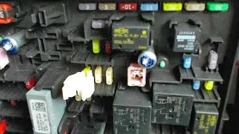 how to fix freezing radio on Freightliner Cascadia truck