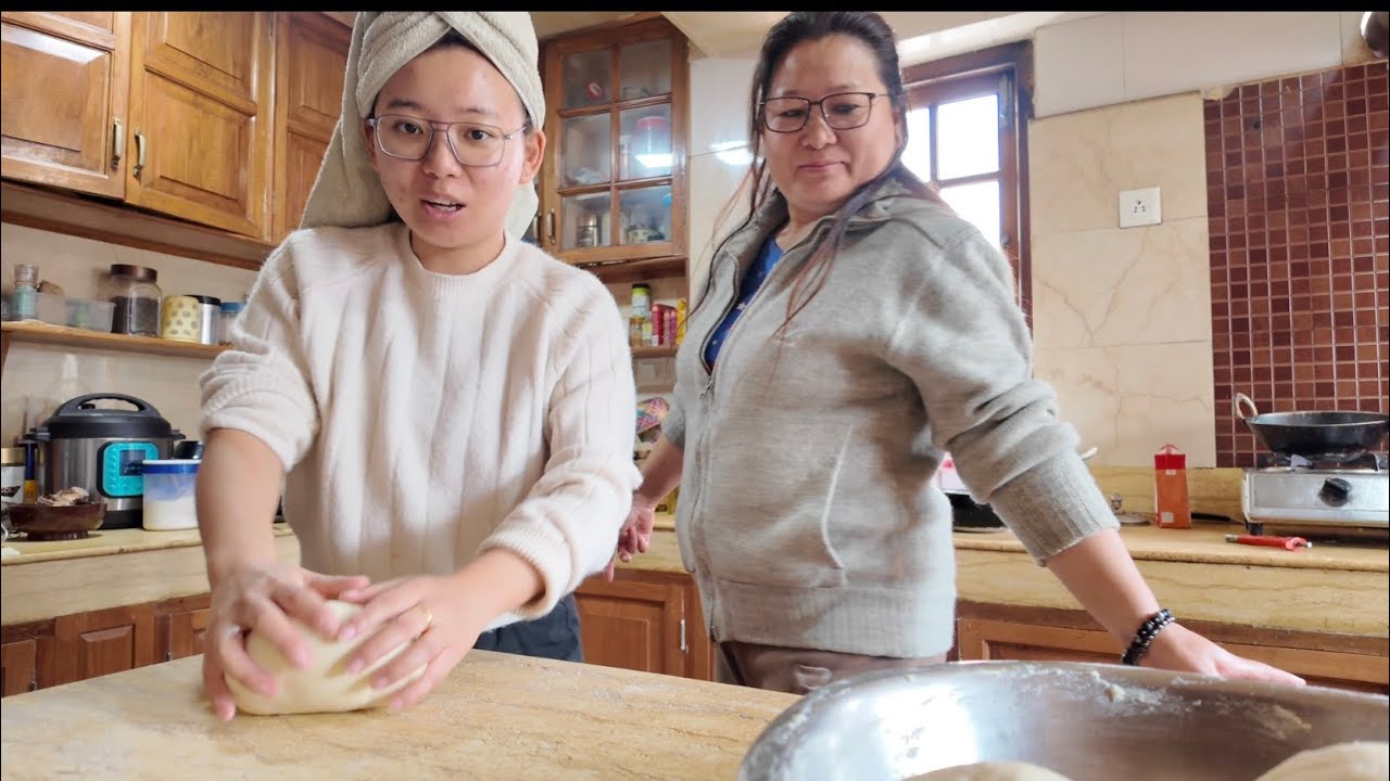 Losar 4th day making khapsey for  friends n yaksha ko Kori thumps  n yaksha shapta #gyapsvlog 