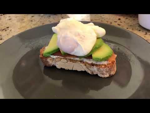 tartine-avocat-saumon-oeuf-poché---recette-diététique