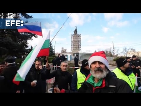 Bulgaria inicial el desmantelamiento del polémico monumento al Ejército Rojo