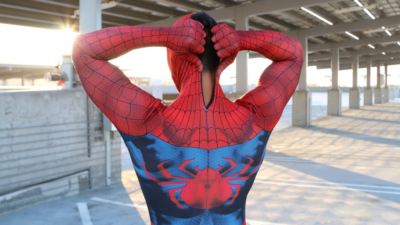 Косплей на человека паука. Человек паук косплей. Костюм человека паука настоящий. Девушка в костюме Спайдермена. Лучшие косплеи человека паука.