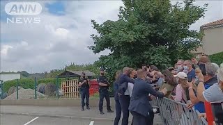 マクロン大統領　市民に顔を平手打ちされる(2021年6月9日)