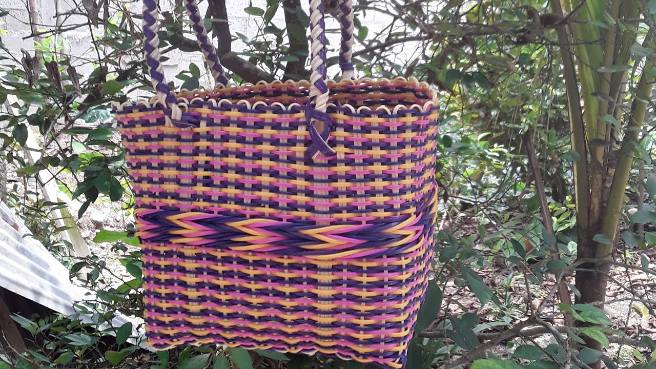 Cómo hacer canastas con hilo plástico con 4 hebras.