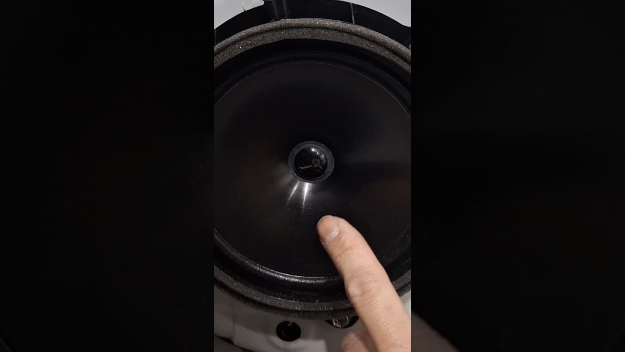很調皮喔！不好好工作一直出怪聲音＞＜只好把你換掉了～＜豐田原廠喇叭故障＞ #汽車音響 #板橋汽車音響 縮圖