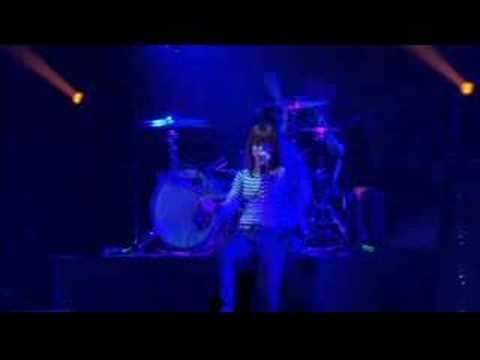 Paramore - 07 - crushcrushcrush [Wal-Mart Soundcheck]