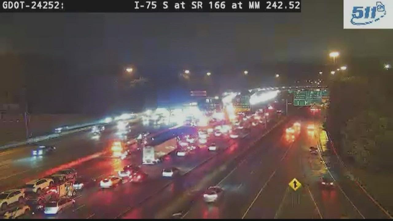 Multi-vehicle crash leaves 1 dead, others injured on I-75 - YouTube