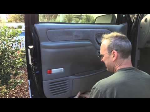 Video: Bagaimana Anda melepas panel pintu dari truk Chevy 1998?
