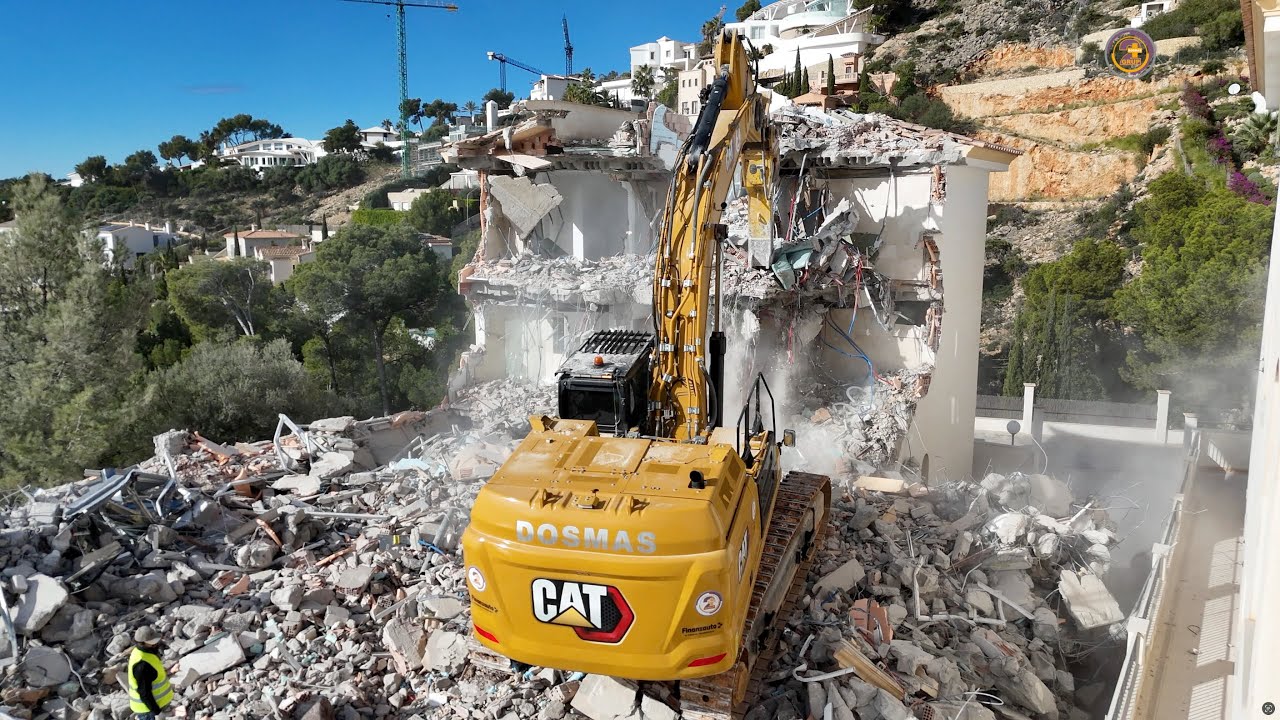 #Dosmas Grup, Derribo bloques de apartamentos en  #Cala Llamp (Andratx)