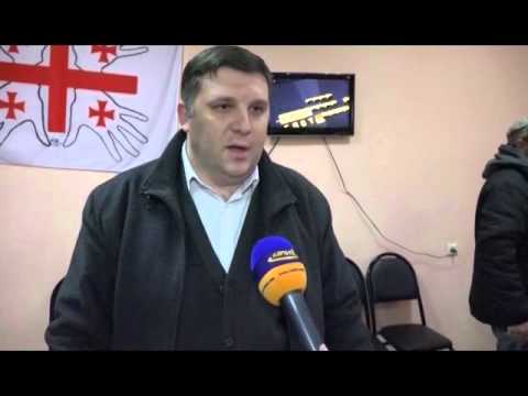 პლაზმური ტელევიზორი სმენა დაქვეითებულთა საზოგადოების წევრებს