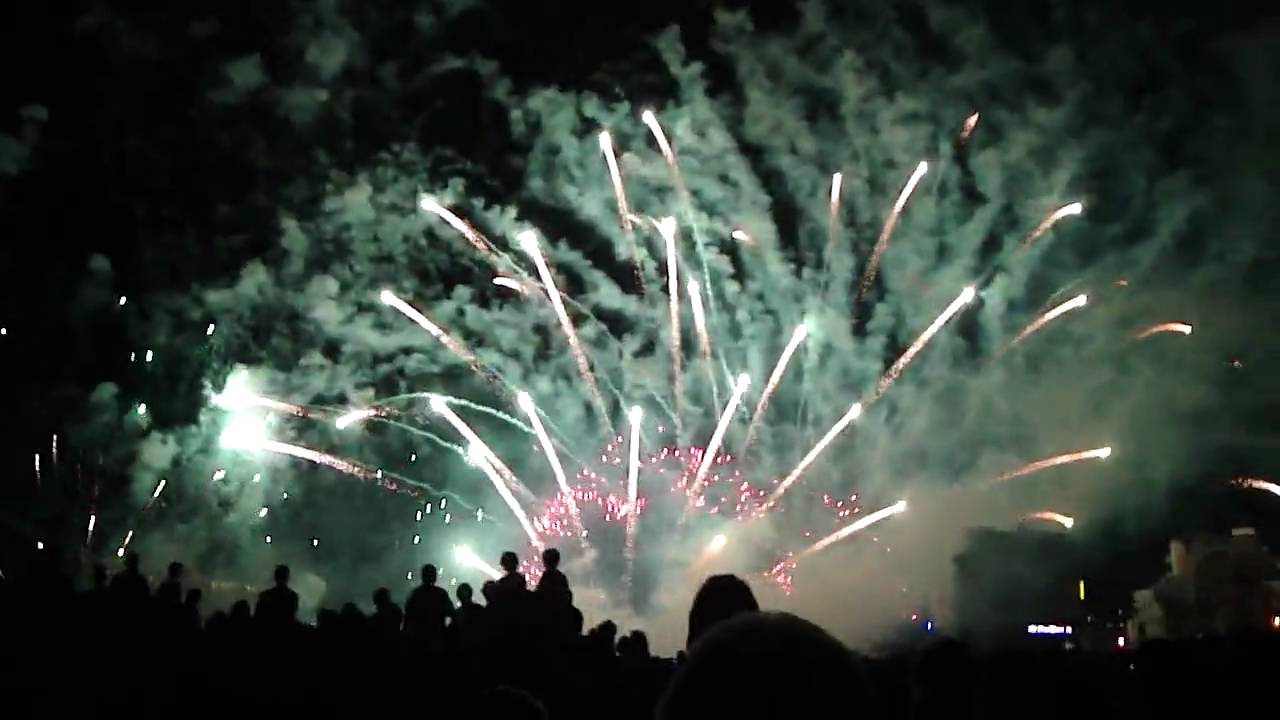 Vuurwerk blanes spanje 2472010 YouTube