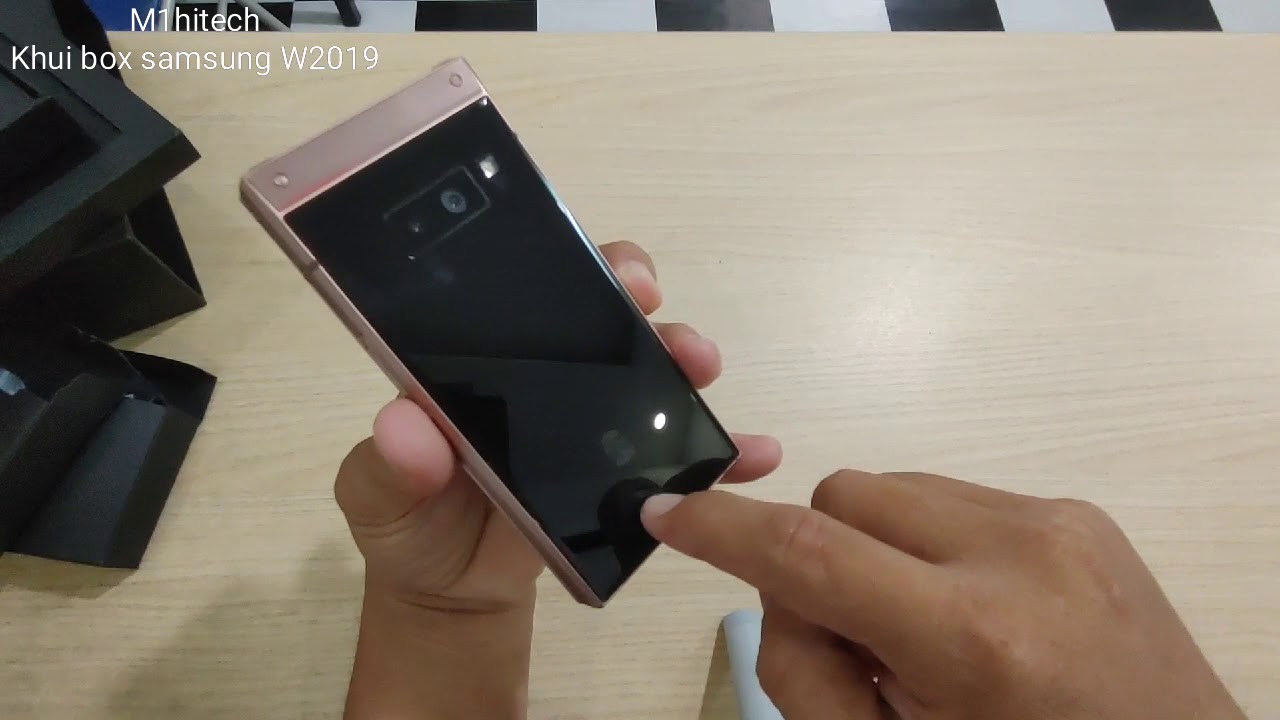 M1 - Trên tay Samsung W2019 siêu cấp