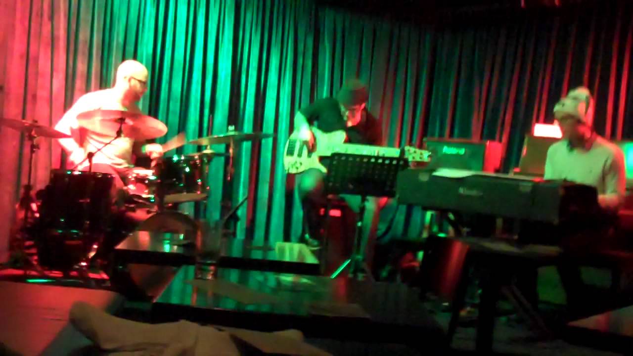 Wampa live at Doc's Lab - Star Wars Cantina Band Theme