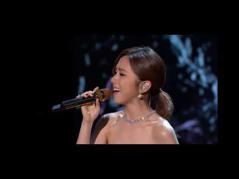 邓紫棋 怎么办  我现在慌的一匹  这tm全是老外 就我一个中国人。。。
