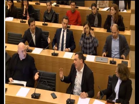 „ძველბიჭური ტონი მოიშორე, თქვენობით მესაუბრე“, „თქვენ გაცვიათ  სისხლიანი ხალათი“