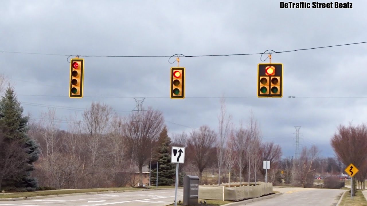 Dog House Traffic Lights & Flashing Arrow Signals 13 Mile & Cabot Dr YouTube