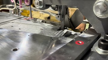 Elastic string knotting machine