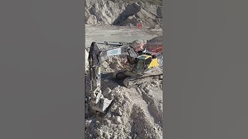 Excavators moving aggregates #aggregates #excavator #screener #machine #volvo