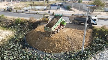 GREAT Performance Landfill Task! Good Job Of KOMATSU Bulldozer Push Soils With Dump Trucks Dumping