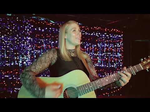 Erinn Peet Lukes | Country Music Breaks My Heart (OFFICIAL)