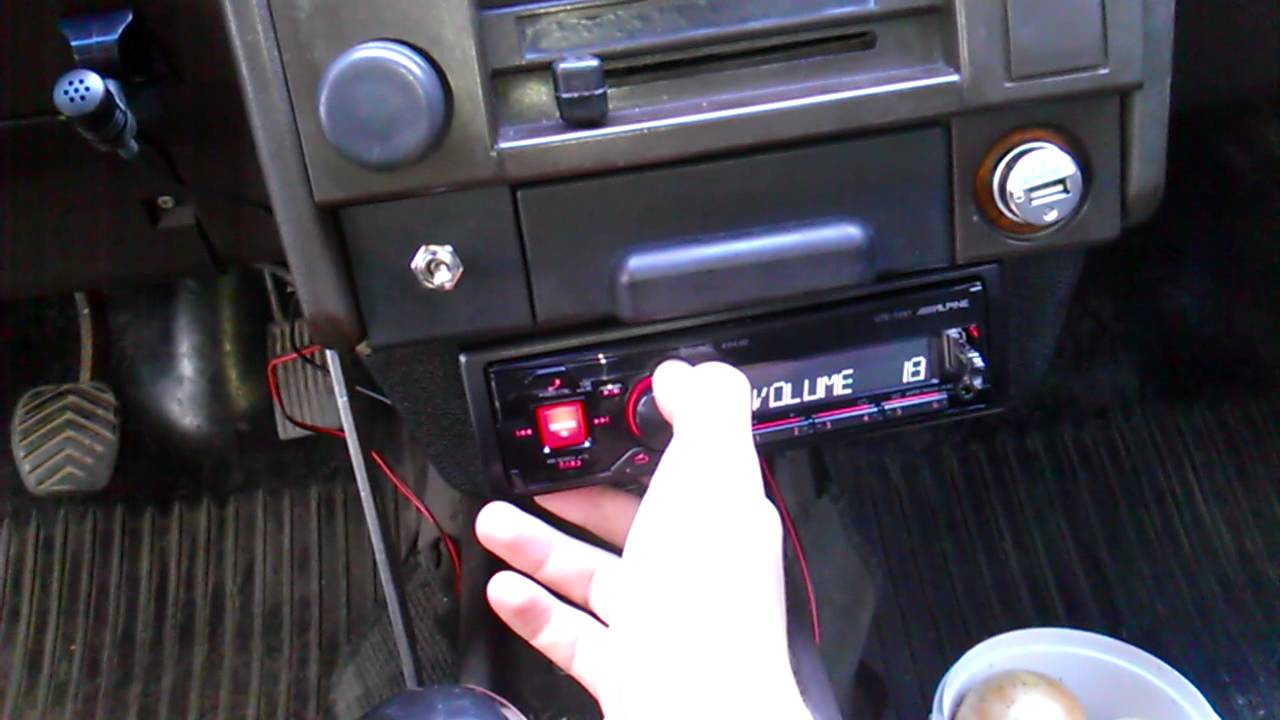 Alpine UTE-72BT в АЗЛК 2141 - YouTube