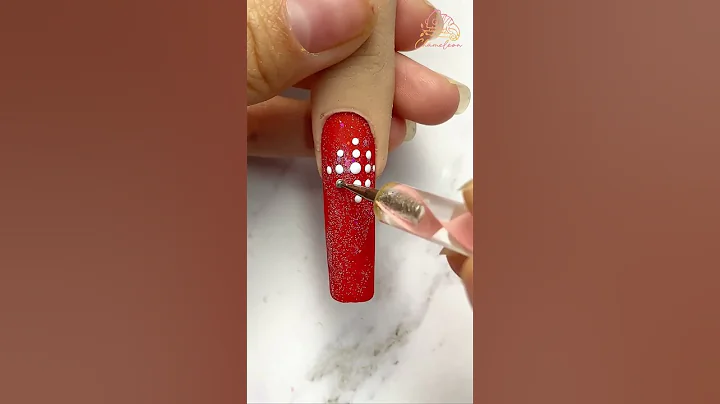 Easy Christmas nail idea, do u get it?😍 #chameleon #chameleonnails #nails #nailart #christmas