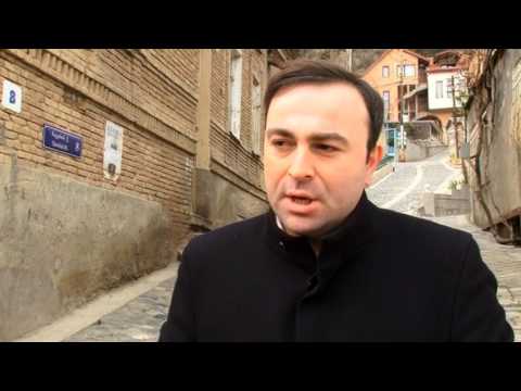 ჯაბა ჯიშკარიანი მის სამაჟორიტარო ოლქში რამდენიმე ქუჩის მცხოვრებლებს შეხვდა