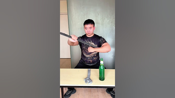 男子徒手掰弯超粗的钢筋Man bends super thick steel bar with bare hands#搞笑 #funny #kungfu #performance #shorts