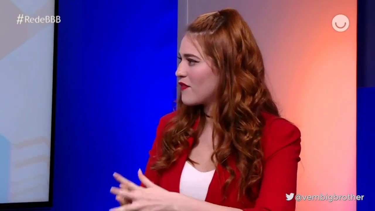 IVY ganha um megafone por falar gritando! 🤣  