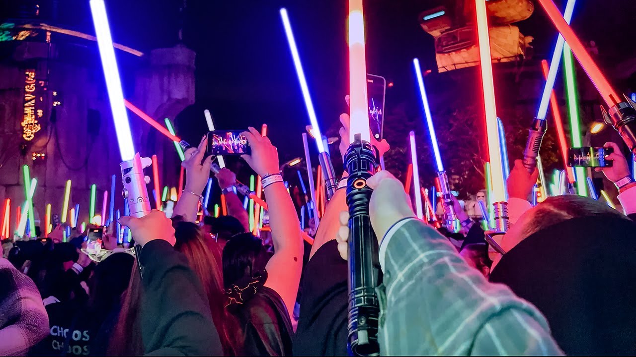LIGHTSABER MEETUP AT STAR WARS NITE DISNEYLAND