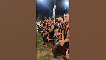 TarZan Tây nguyên trình diễn trống |